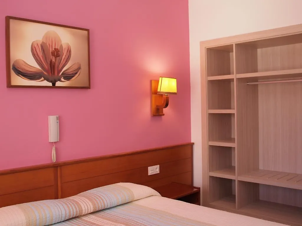 Hotel El Castell كالافيل